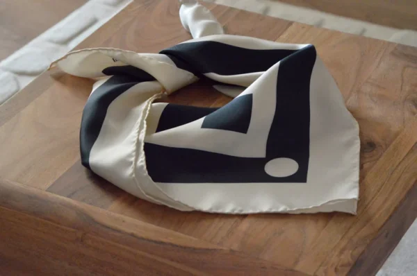 Pañuelo de seda Elise - Image 4
