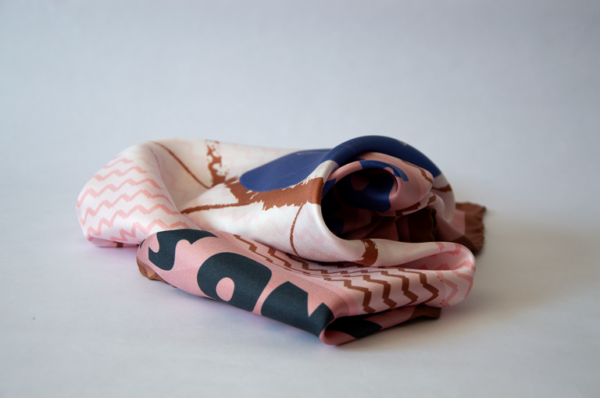 Pañuelo de seda All eyes on me silk scarf